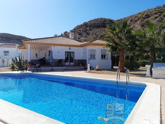 Villa Ellie: Herverkoop Villa te Koop in Arboleas, Almería