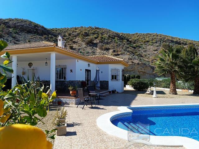 Villa Ellie: Revente Villa à vendre dans Arboleas, Almería