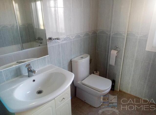 Villa Elm: Resale Villa for Sale in Arboleas, Almería