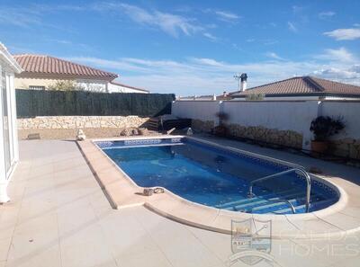 Villa Elm: Resale Villa in Arboleas, Almería