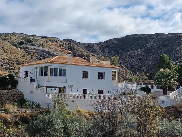 Villa Elvira : Herverkoop Villa te Koop in Arboleas, Almería