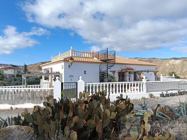 Villa Elvira : Herverkoop Villa te Koop in Arboleas, Almería