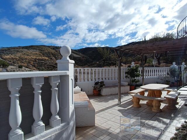 Villa Elvira : Herverkoop Villa te Koop in Arboleas, Almería