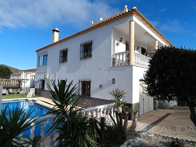 Villa Elvira : Herverkoop Villa te Koop in Arboleas, Almería