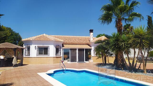 Villa Encanta : Resale Villa for Sale in Arboleas, Almería