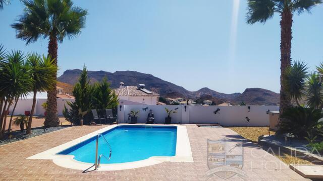 Villa Encanta : Resale Villa for Sale in Arboleas, Almería