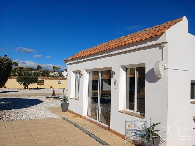 Villa Enchantment : Resale Villa for Sale in Partaloa, Almería