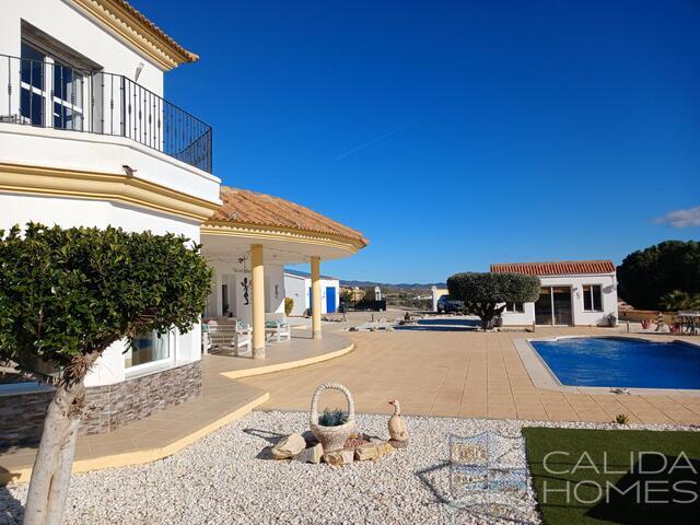 Villa Enchantment : Resale Villa for Sale in Partaloa, Almería