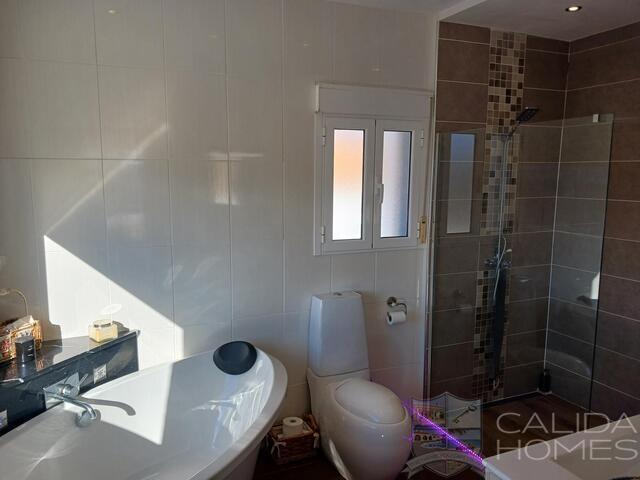 Villa Enchantment : Resale Villa for Sale in Partaloa, Almería