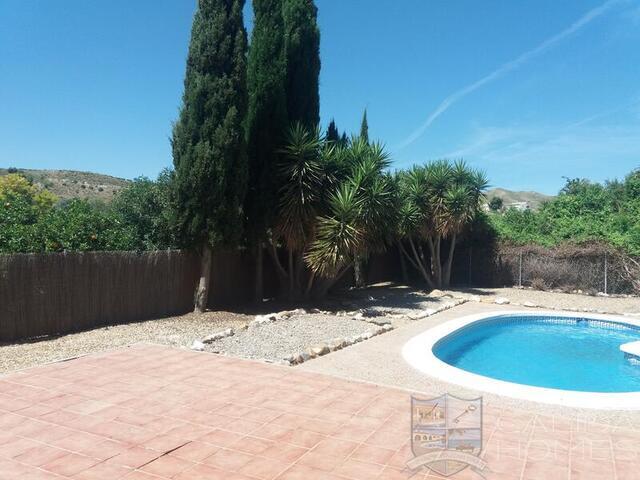 Villa Escondite: Resale Villa for Sale in Arboleas, Almería