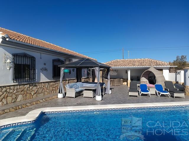 Villa Especial : Resale Villa for Sale in Arboleas, Almería