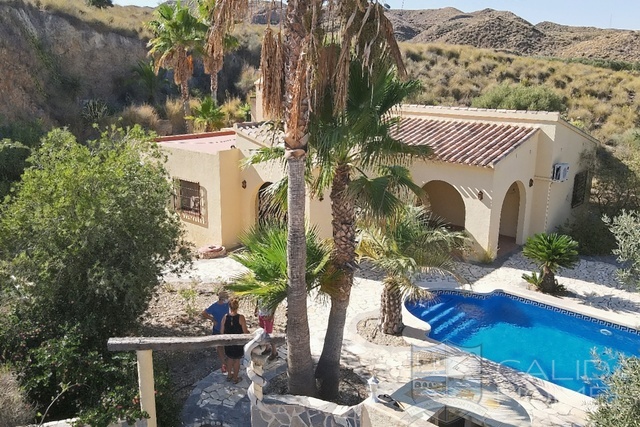 Villa Exceptional: Herverkoop Villa te Koop in Los Gallardos, Almería