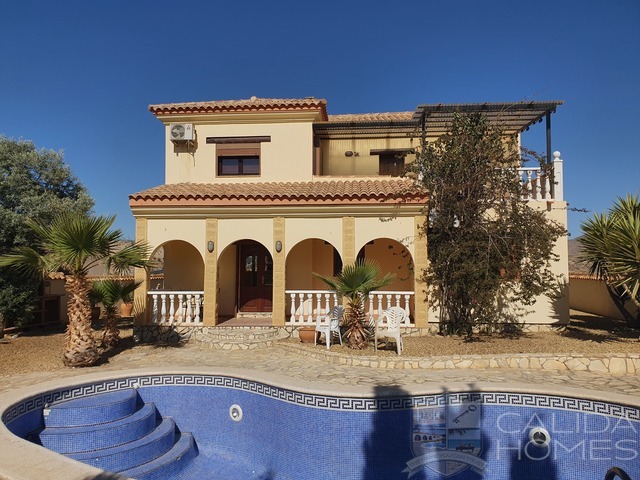 Villa Fantastico: Resale Villa for Sale in Zurgena, Almería