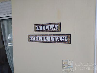 Villa Felicitas: Resale Villa in Arboleas, Almería