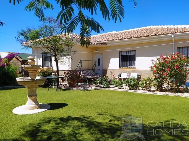 Villa Felicitas: Resale Villa for Sale in Arboleas, Almería