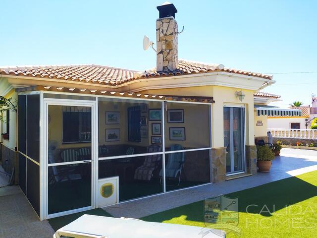 Villa Felicitas: Resale Villa for Sale in Arboleas, Almería