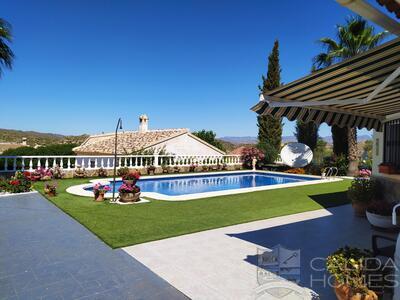 Villa Felicitas: Resale Villa in Arboleas, Almería