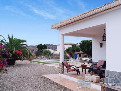 Villa Feliz: Resale Villa in Albanchez, Almería