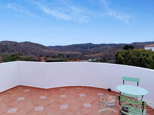 Villa Feliz: Resale Villa for Sale in Albanchez, Almería