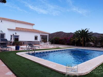 Villa Feliz: Resale Villa in Albanchez, Almería