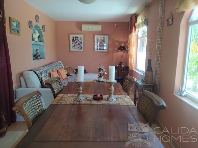 Villa Fleur: Resale Villa for Sale in Arboleas, Almería