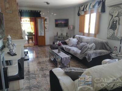Villa Fleur: Resale Villa in Arboleas, Almería