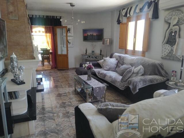 Villa Fleur: Resale Villa for Sale in Arboleas, Almería