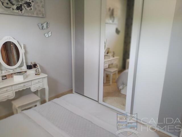 Villa Fleur: Resale Villa for Sale in Arboleas, Almería