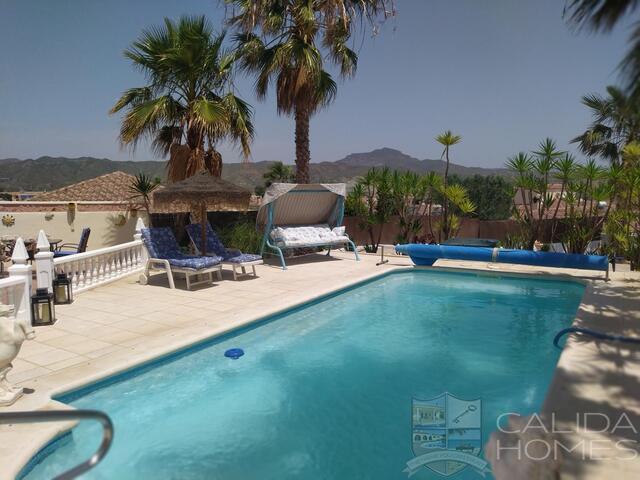 Villa Fleur: Resale Villa for Sale in Arboleas, Almería