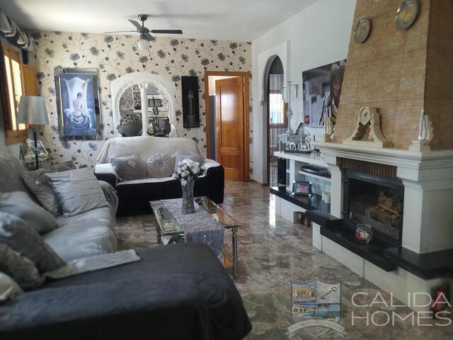 Villa Fleur: Resale Villa for Sale in Arboleas, Almería