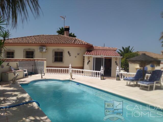 Villa Fleur: Resale Villa for Sale in Arboleas, Almería