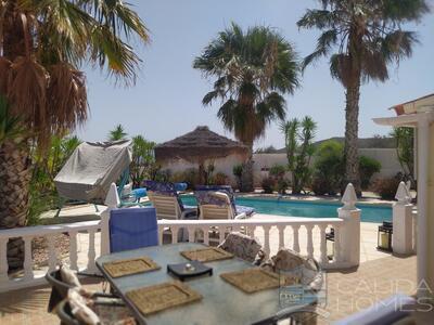 Villa Fleur: Resale Villa in Arboleas, Almería