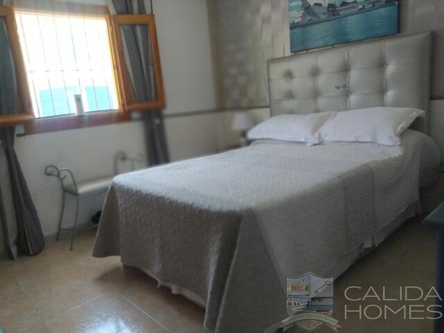 Villa Fleur: Resale Villa for Sale in Arboleas, Almería