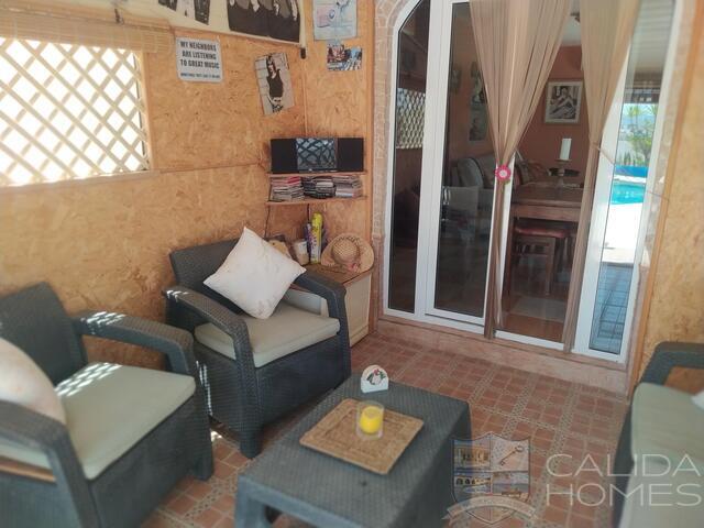 Villa Fleur: Resale Villa for Sale in Arboleas, Almería