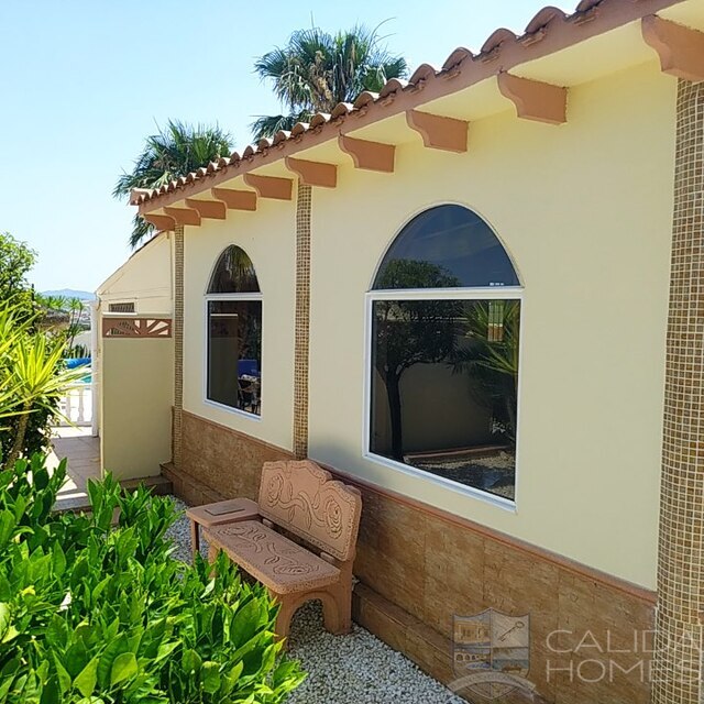 Villa Fleur: Resale Villa for Sale in Arboleas, Almería