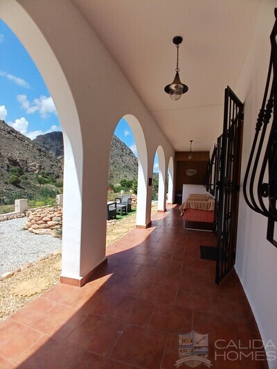 Villa Floral : Resale Villa in El Margen, Almería