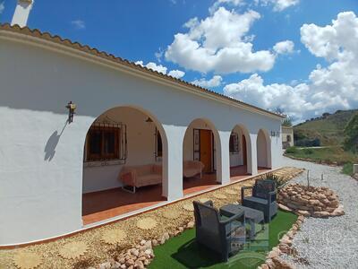 Villa Floral : Resale Villa in El Margen, Almería