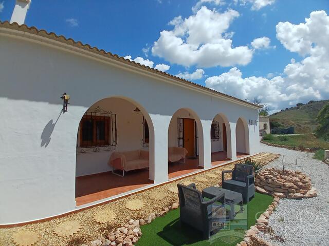 Villa Floral : Resale Villa for Sale in El Margen, Almería