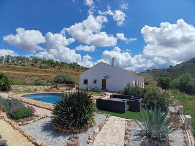Villa Floral : Resale Villa in El Margen, Almería