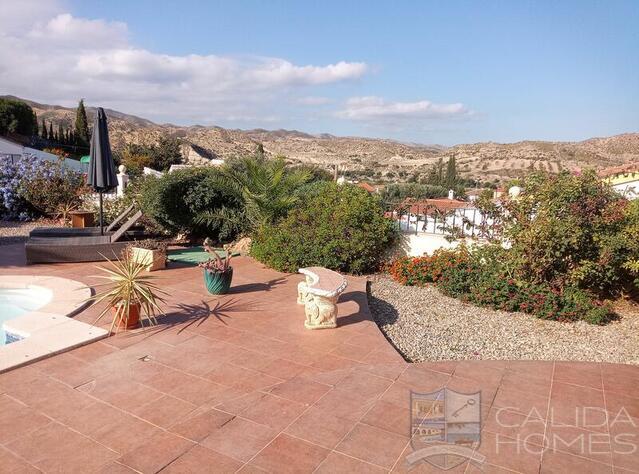 Villa Floral: Herverkoop Villa te Koop in Arboleas, Almería