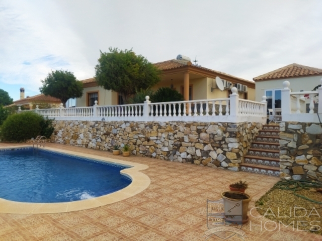 Villa Florence: Revente Villa à vendre dans Arboleas, Almería