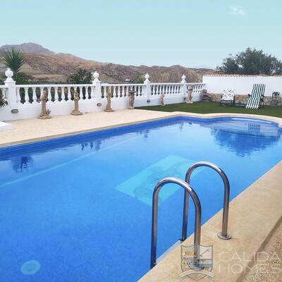 Villa Florice: Resale Villa in Arboleas, Almería