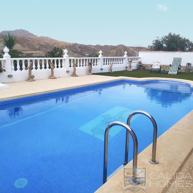 Villa Florice: Resale Villa for Sale in Arboleas, Almería