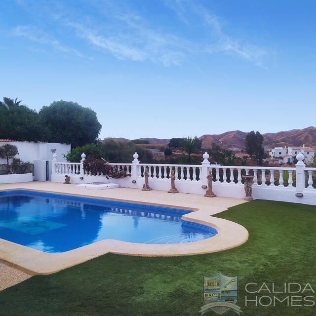 Villa Florice: Resale Villa for Sale in Arboleas, Almería