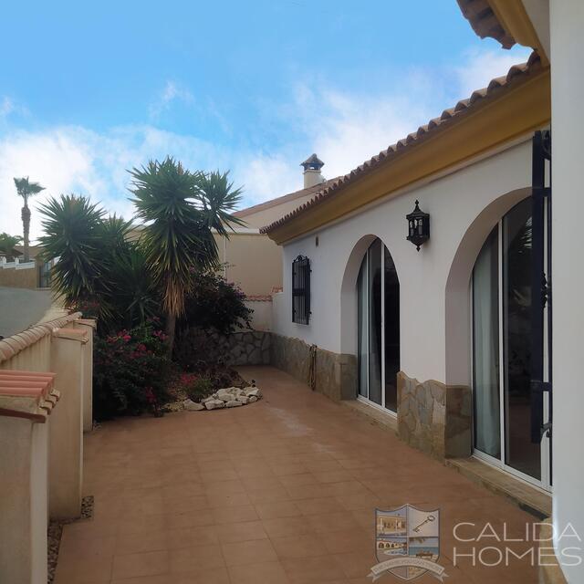 Villa Florice: Resale Villa for Sale in Arboleas, Almería