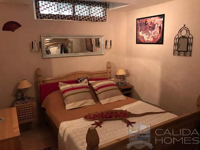 Villa Fortress: Resale Villa for Sale in (Cuevas Del Almanzora), Almería