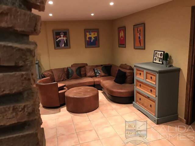 Villa Fortress: Resale Villa for Sale in (Cuevas Del Almanzora), Almería