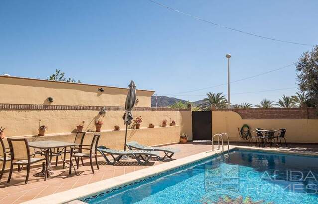 Villa Fortress: Resale Villa for Sale in (Cuevas Del Almanzora), Almería