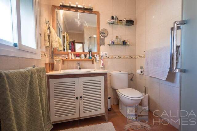 Villa Fortress: Resale Villa for Sale in (Cuevas Del Almanzora), Almería