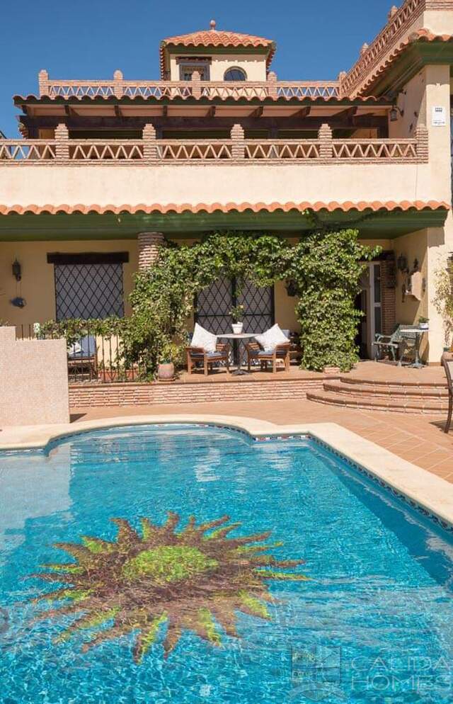 Villa Fortress: Resale Villa for Sale in (Cuevas Del Almanzora), Almería